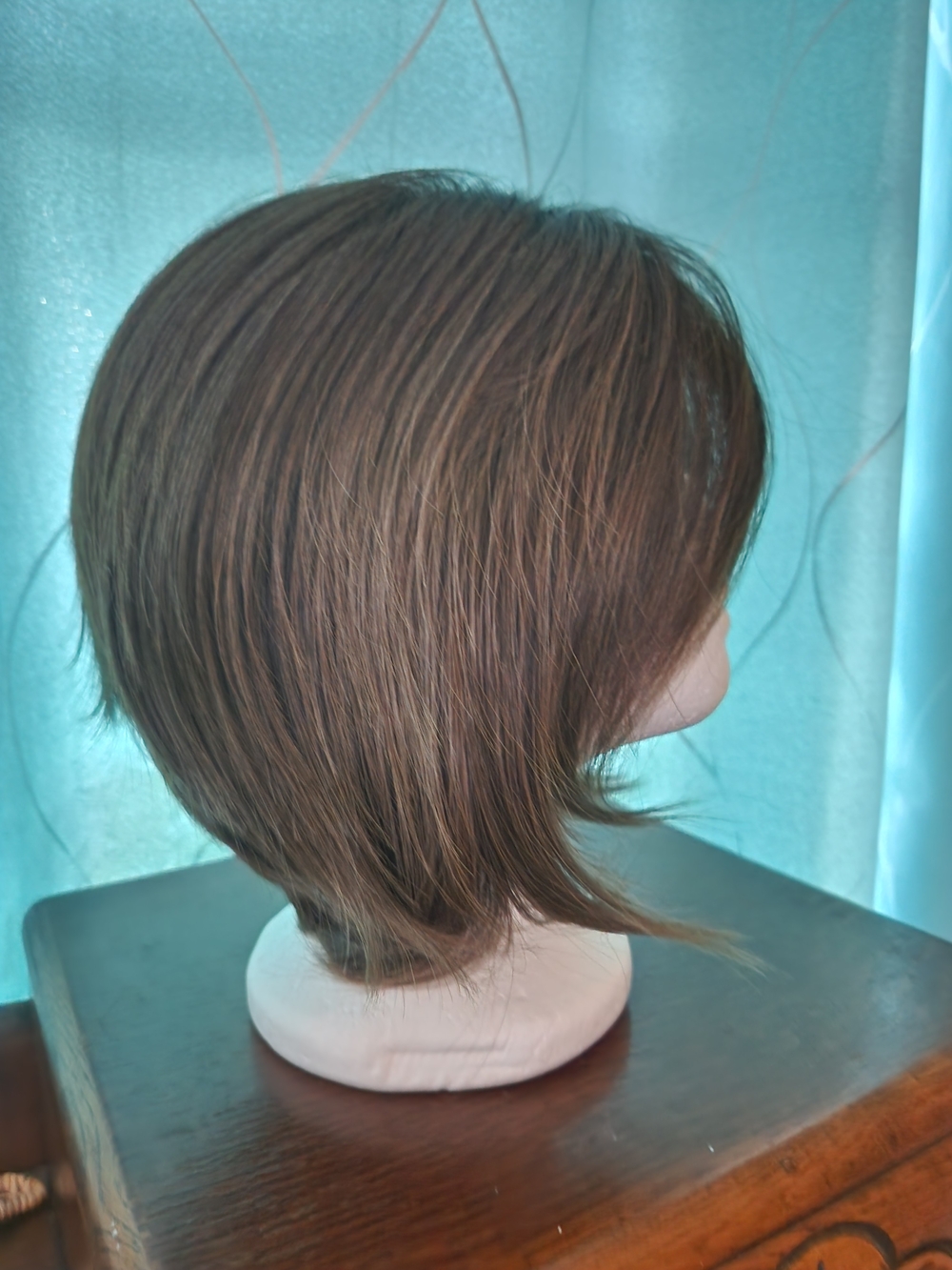 Short Layered Brown Women's Synthetic Wig - Soft Natural Shine - Picture 4 of 8